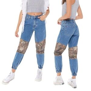 BDG x URBAN OUTFITTERS Byron Spliced Camouflage Jogger Jean